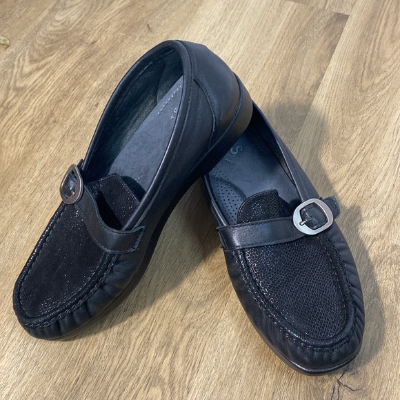 SAS Lara Comfort Black Leather Loafers size 8WW with buckle detail - Picture 5 of 11
